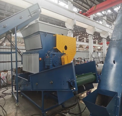 Swing Arm Type Single Shaft Shredder Machine