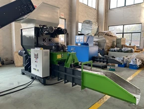 EPS screw compactor