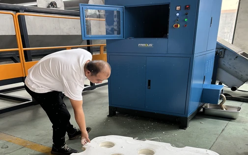 EPS Hot Melting Machine to South Africa