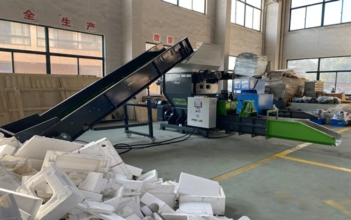 EPS Screw Compactor Machine with Belt Conveyor to Sweden