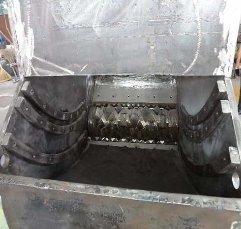 Swing Arm Type Single Shaft Shredder Machine