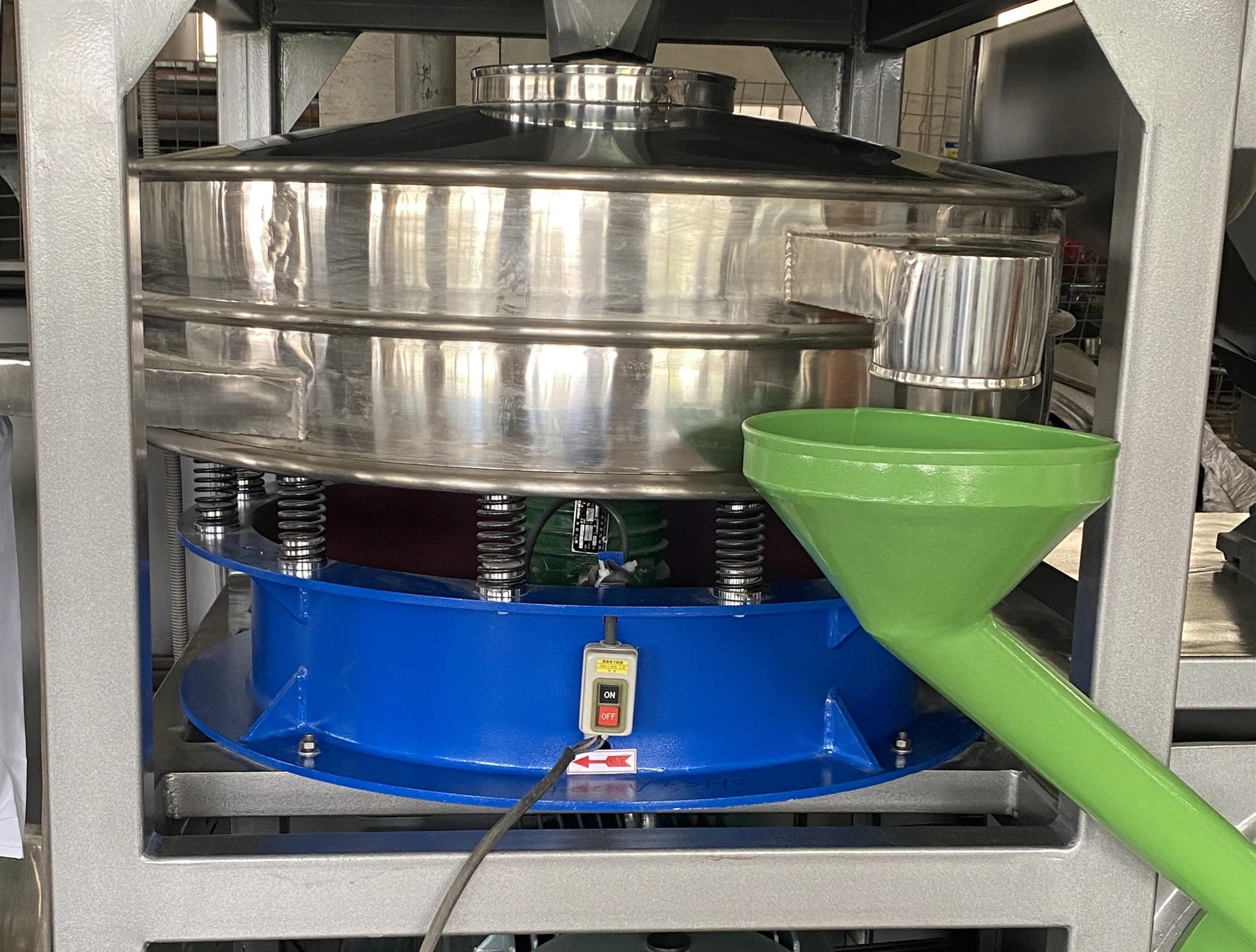 Vibration sieve: Made of stainless steel Use the latest design to expand the filtration area and increase output Filter mesh can be according to customer requirements