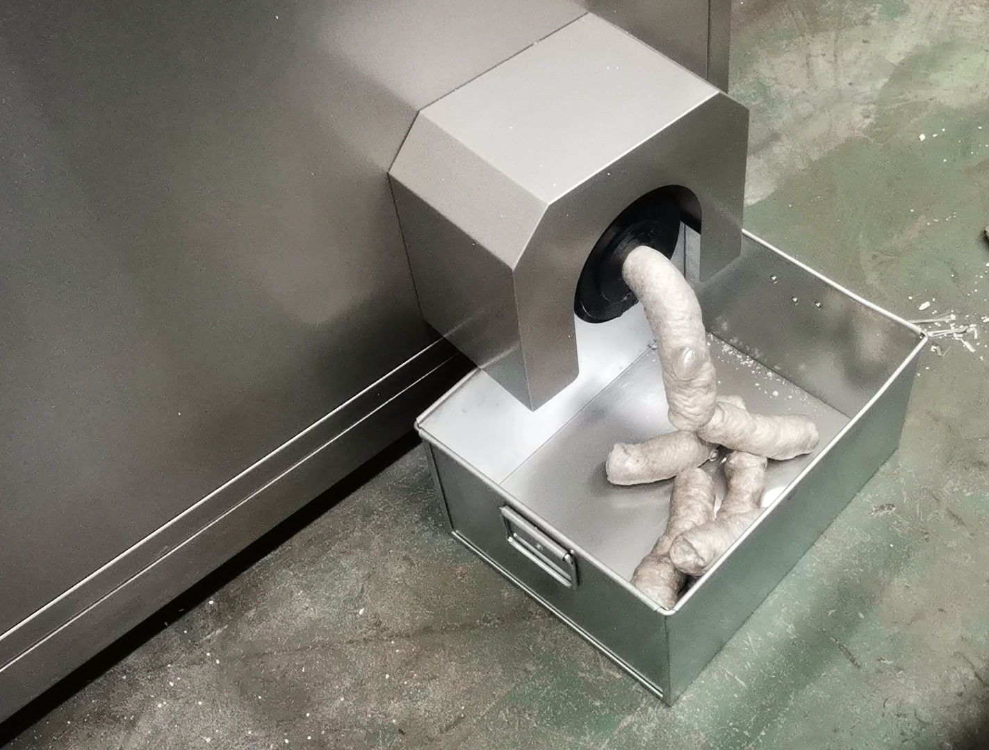 Material outlet 