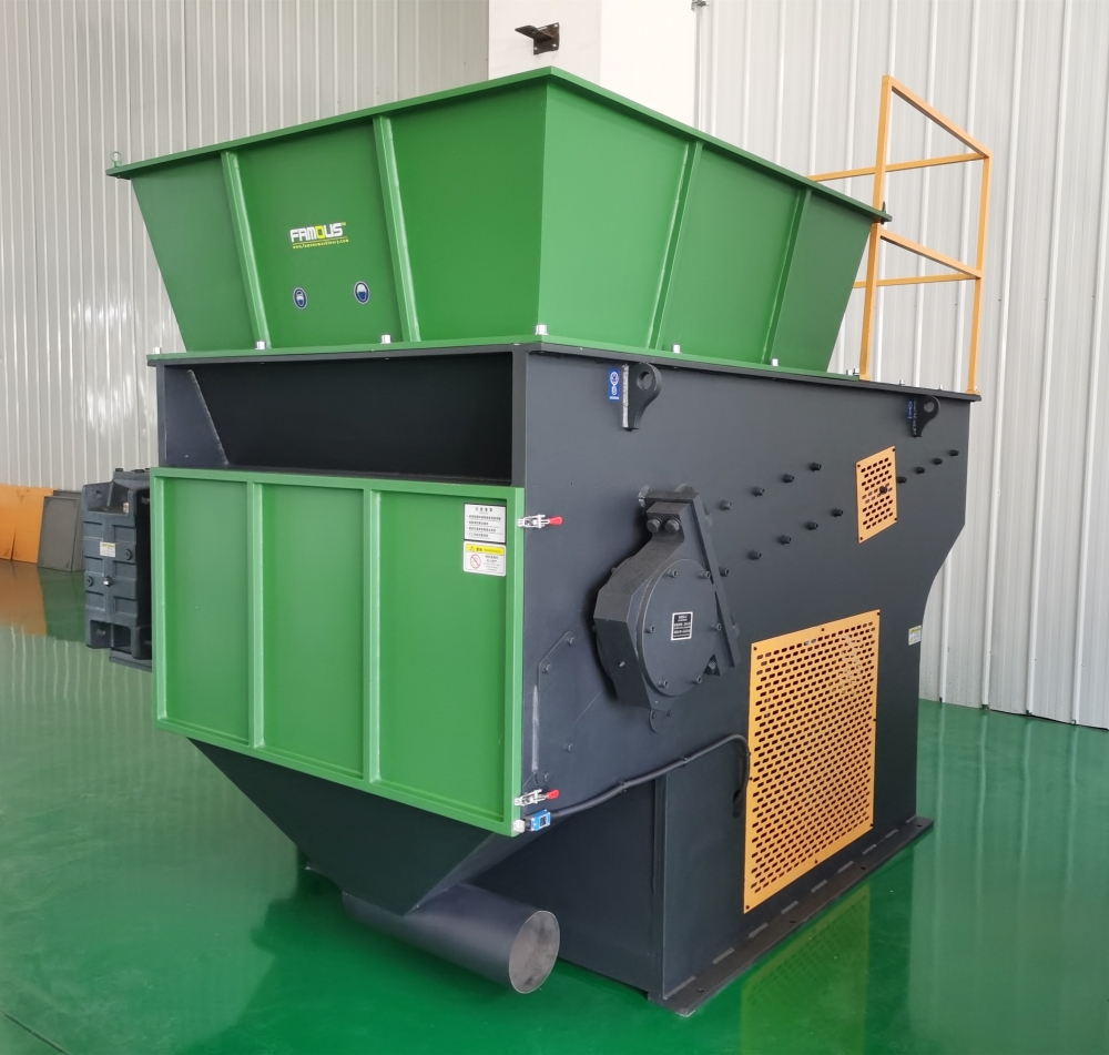 Single Shaft Shredder Machine (Soft & Rigid Materials)