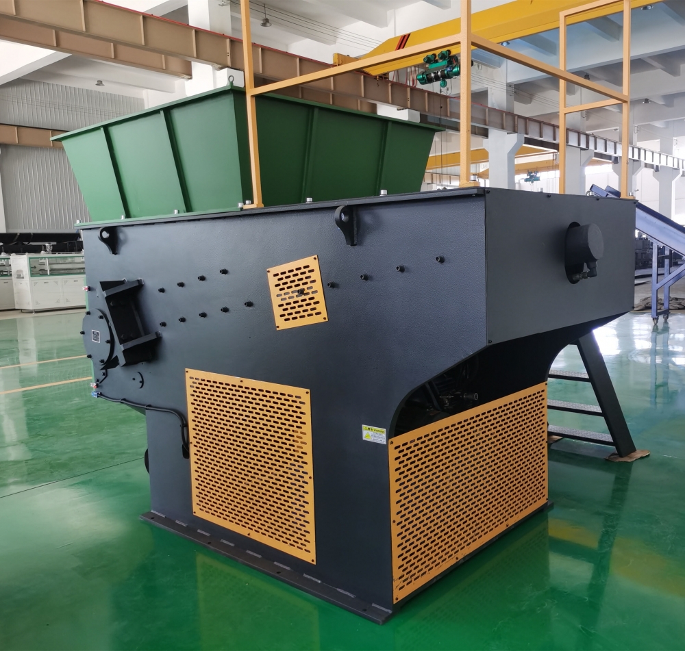 Single Shaft Shredder Machine (Soft & Rigid Materials)