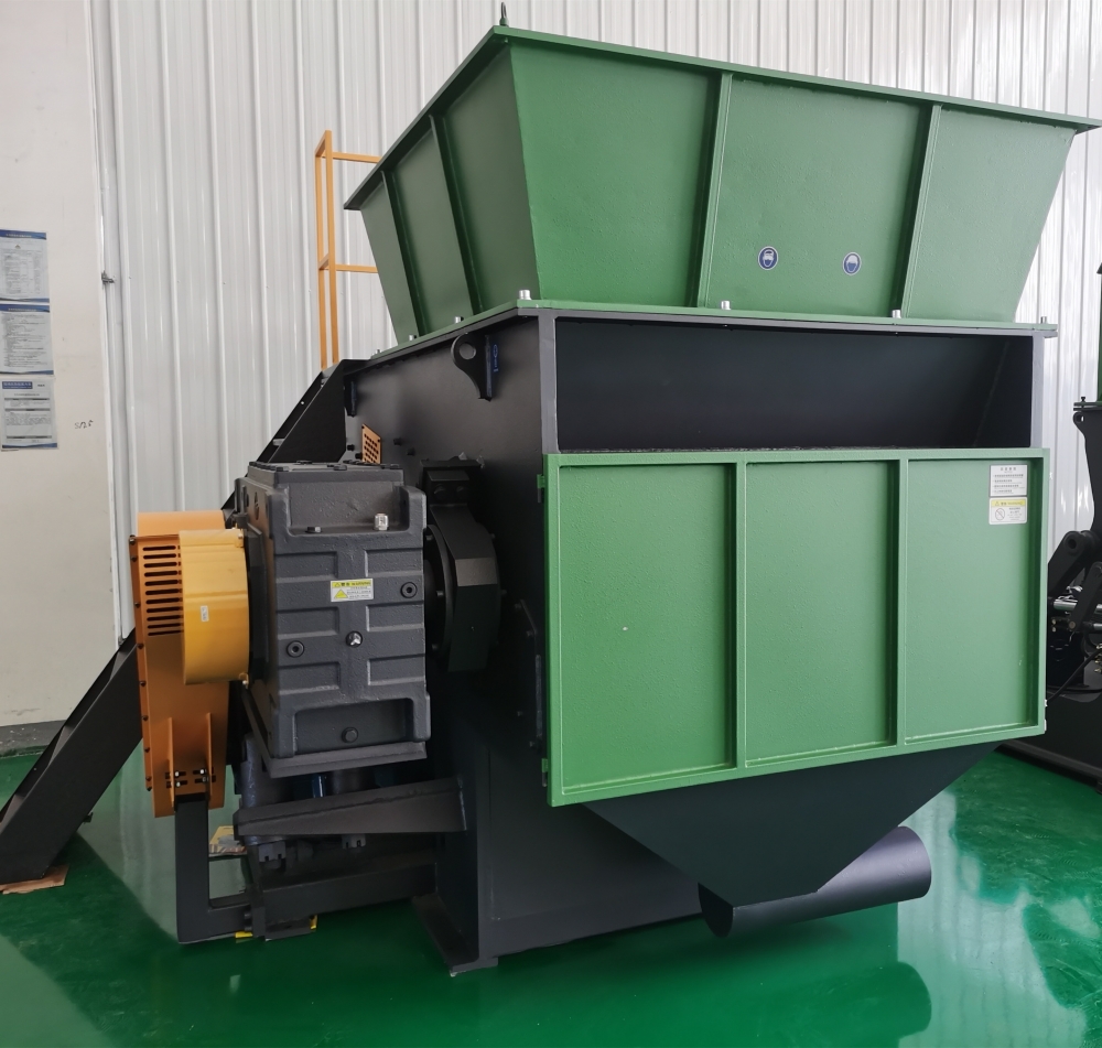 Single Shaft Shredder Machine (Soft & Rigid Materials)